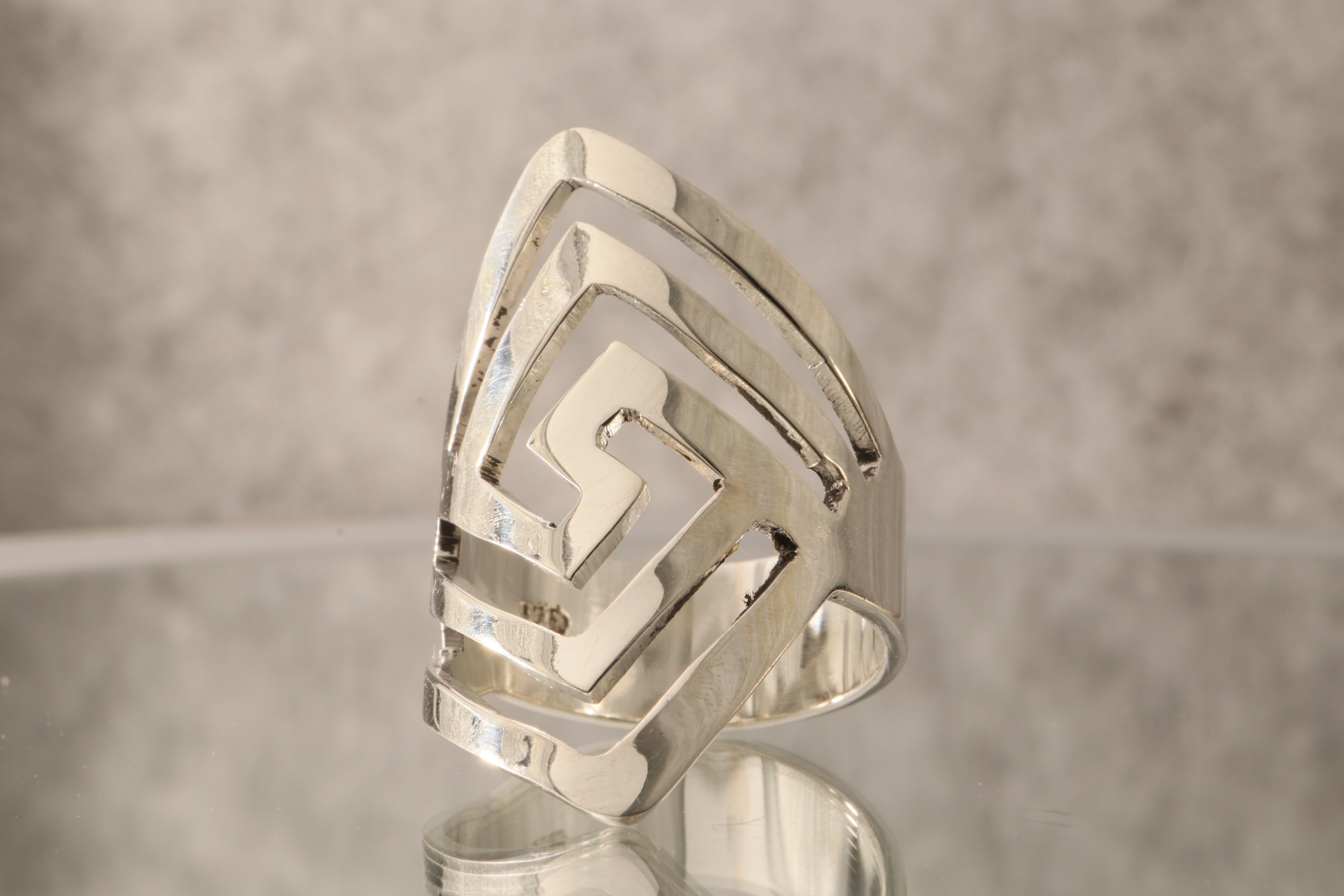 Labyrinth of Light - Ring 8.9 Grams Of 925 Sterling Silver