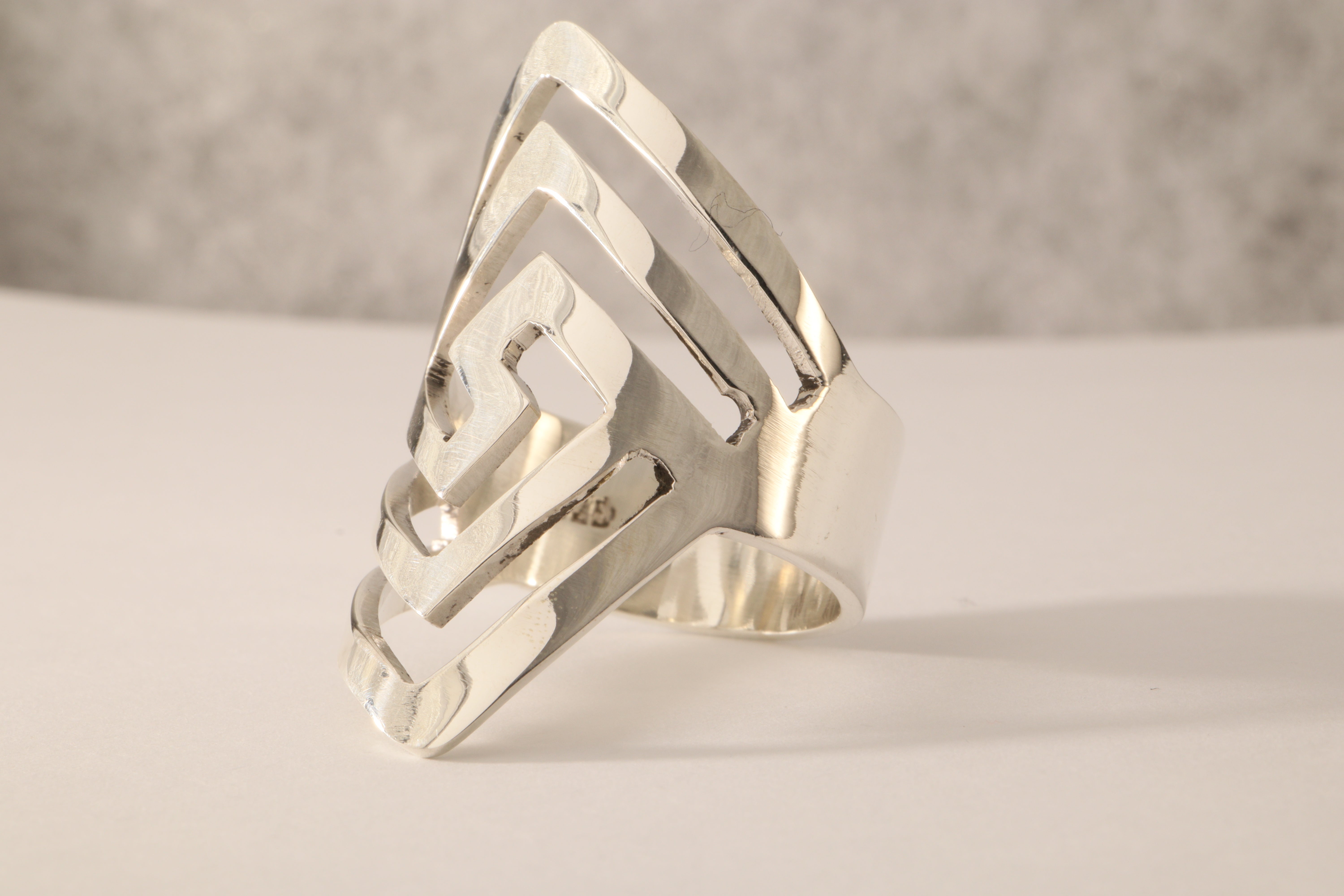 Labyrinth of Light - Ring 8.9 Grams Of 925 Sterling Silver