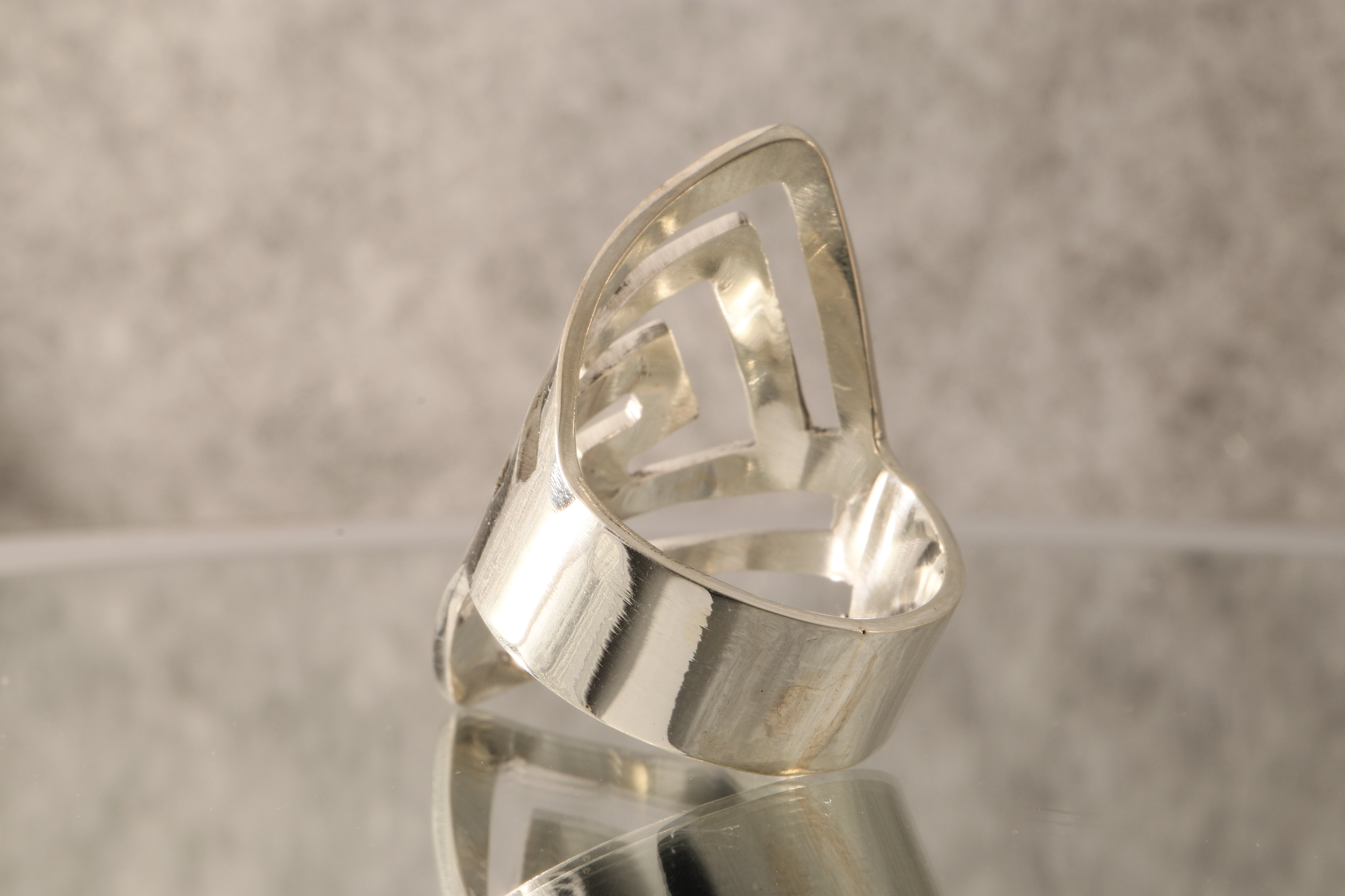 Labyrinth of Light - Ring 8.9 Grams Of 925 Sterling Silver