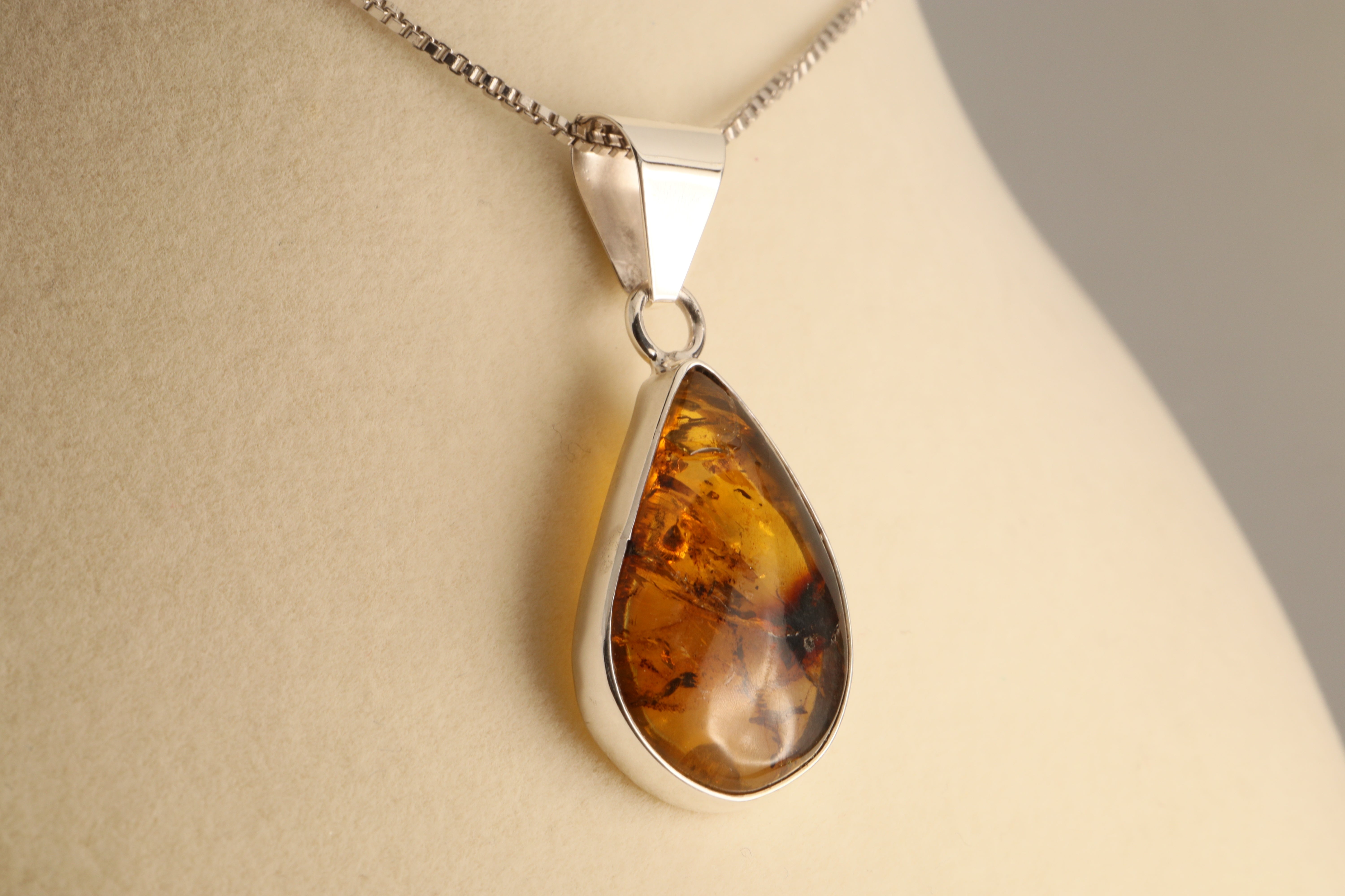Golden Legacy – Chiapas Amber Pendant in 925 Sterling Silver