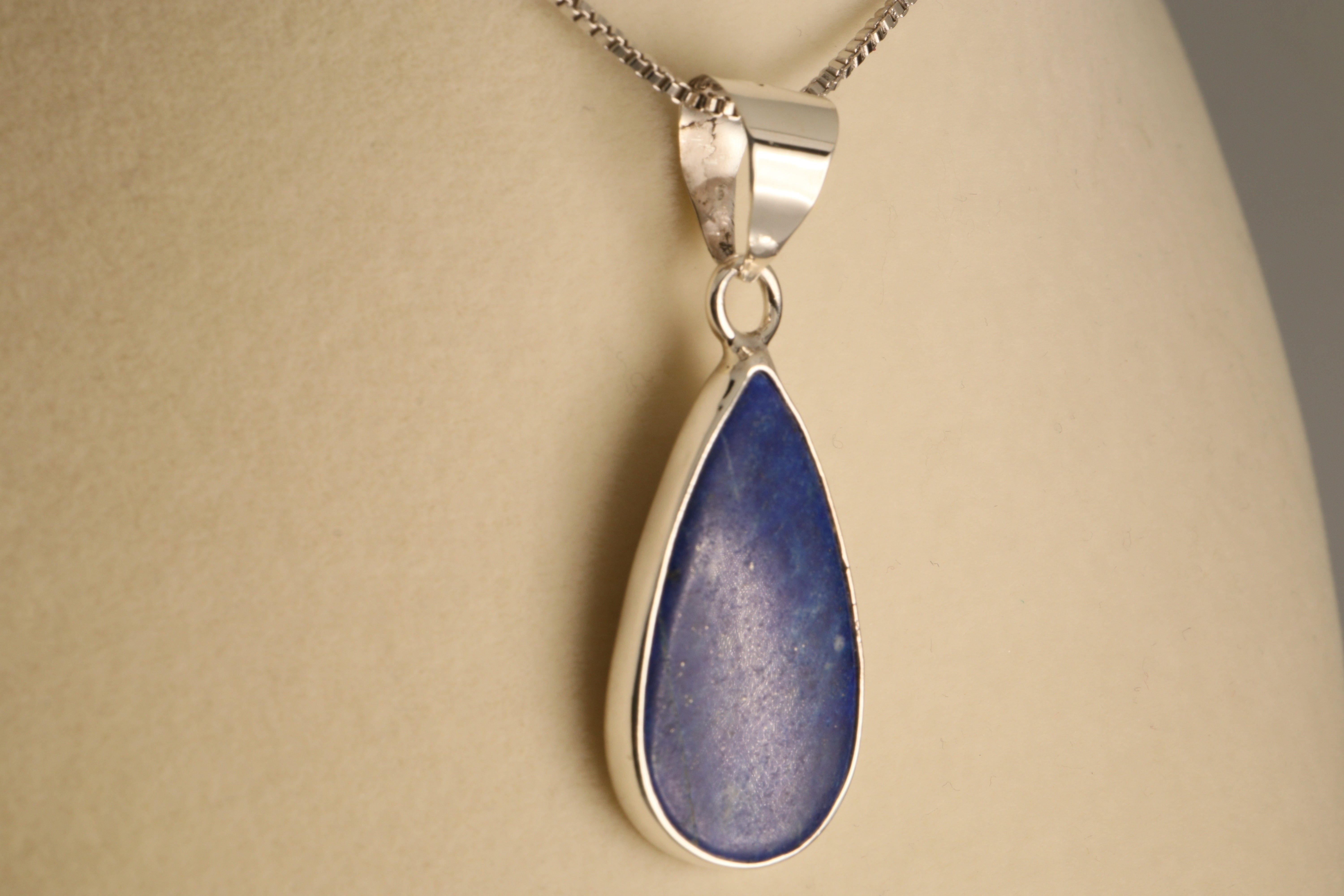 Cielo Profundo – Lapis Lazuli Pendant in 925 Sterling Silver