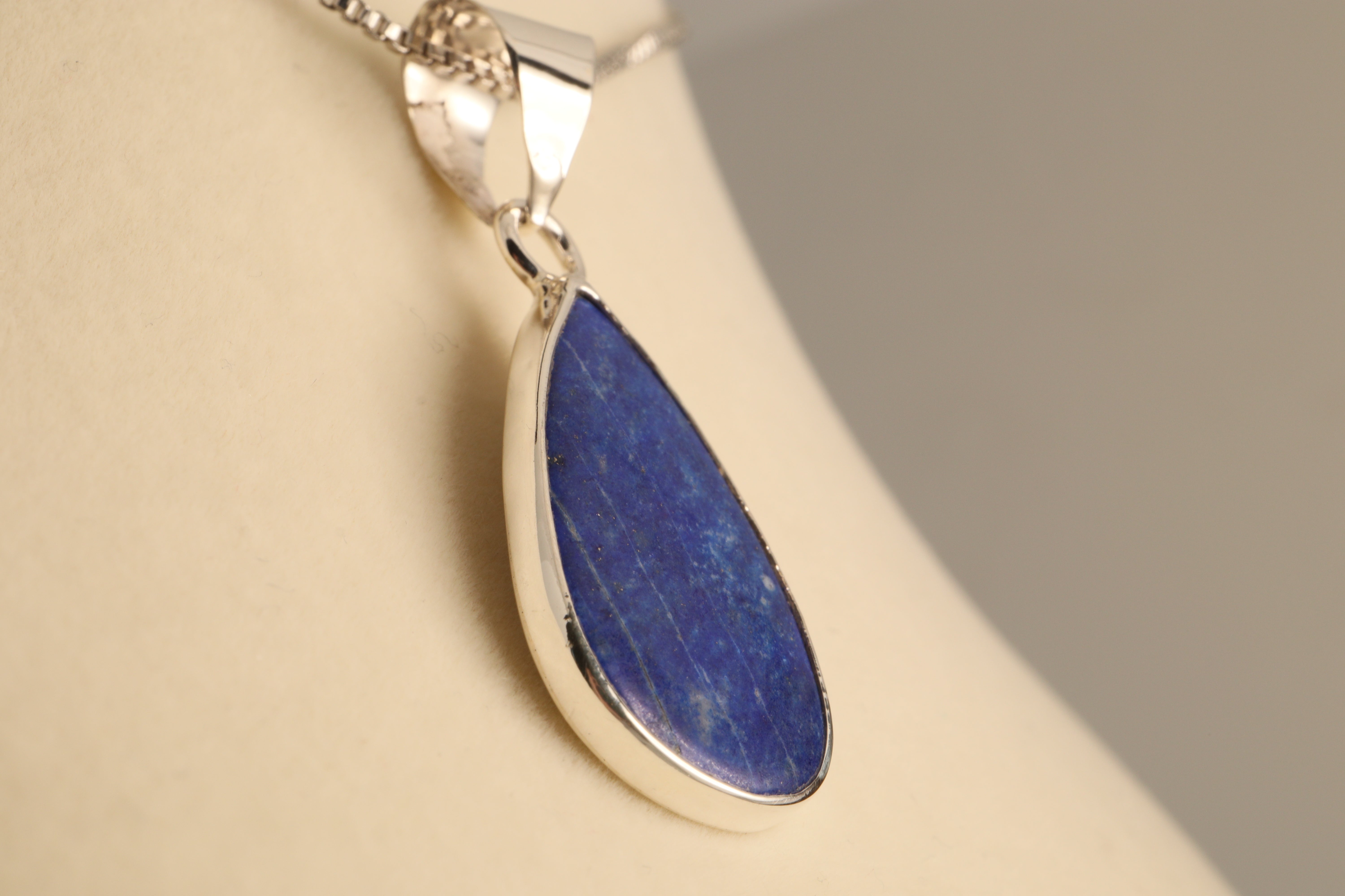 Cielo Profundo – Lapis Lazuli Pendant in 925 Sterling Silver