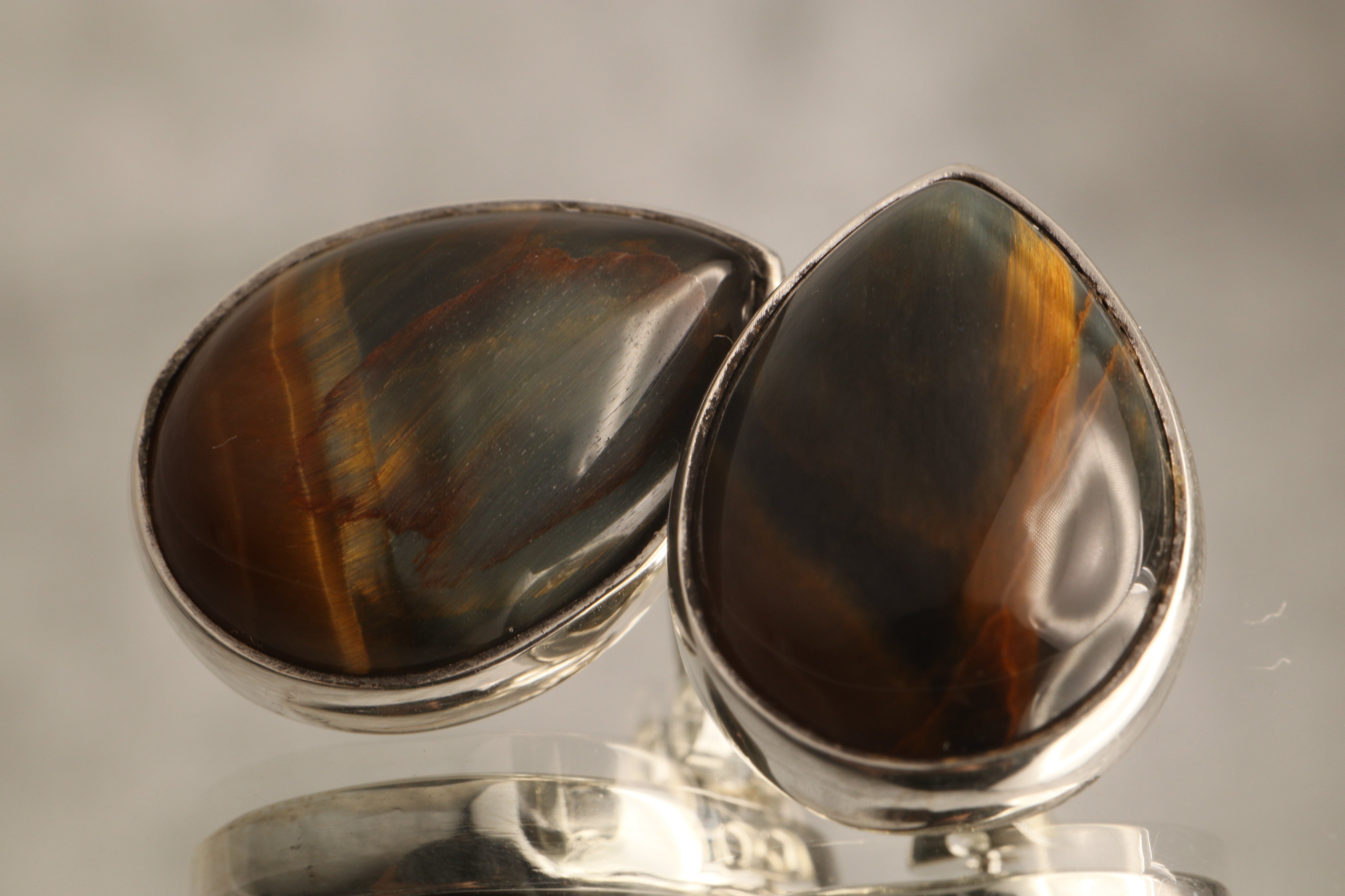 Guardian’s Gaze - Tiger's Eye 925 Silver Stud Earrings
