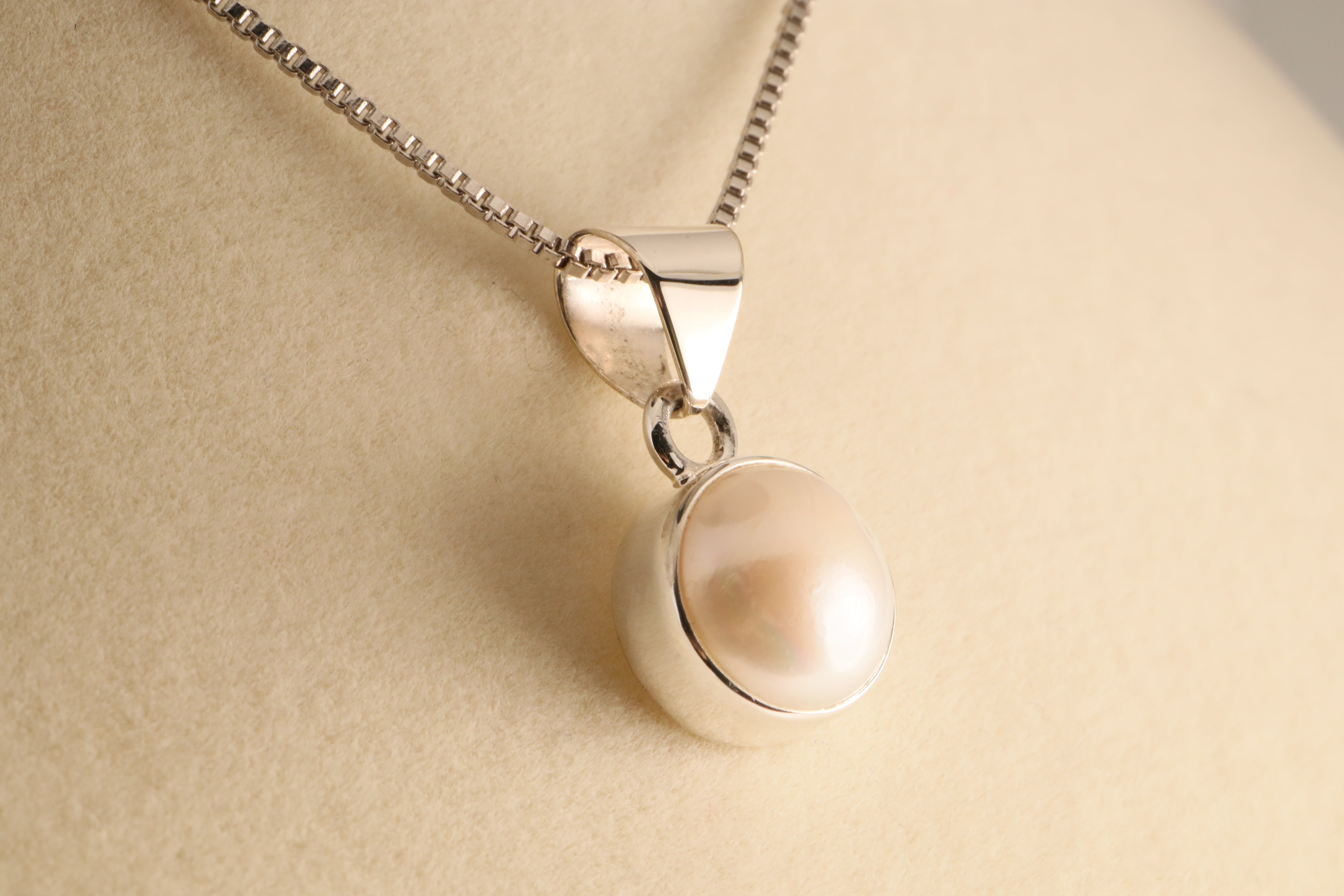 Luna Blanca – Pearl Pendant in 925 Sterling Silver