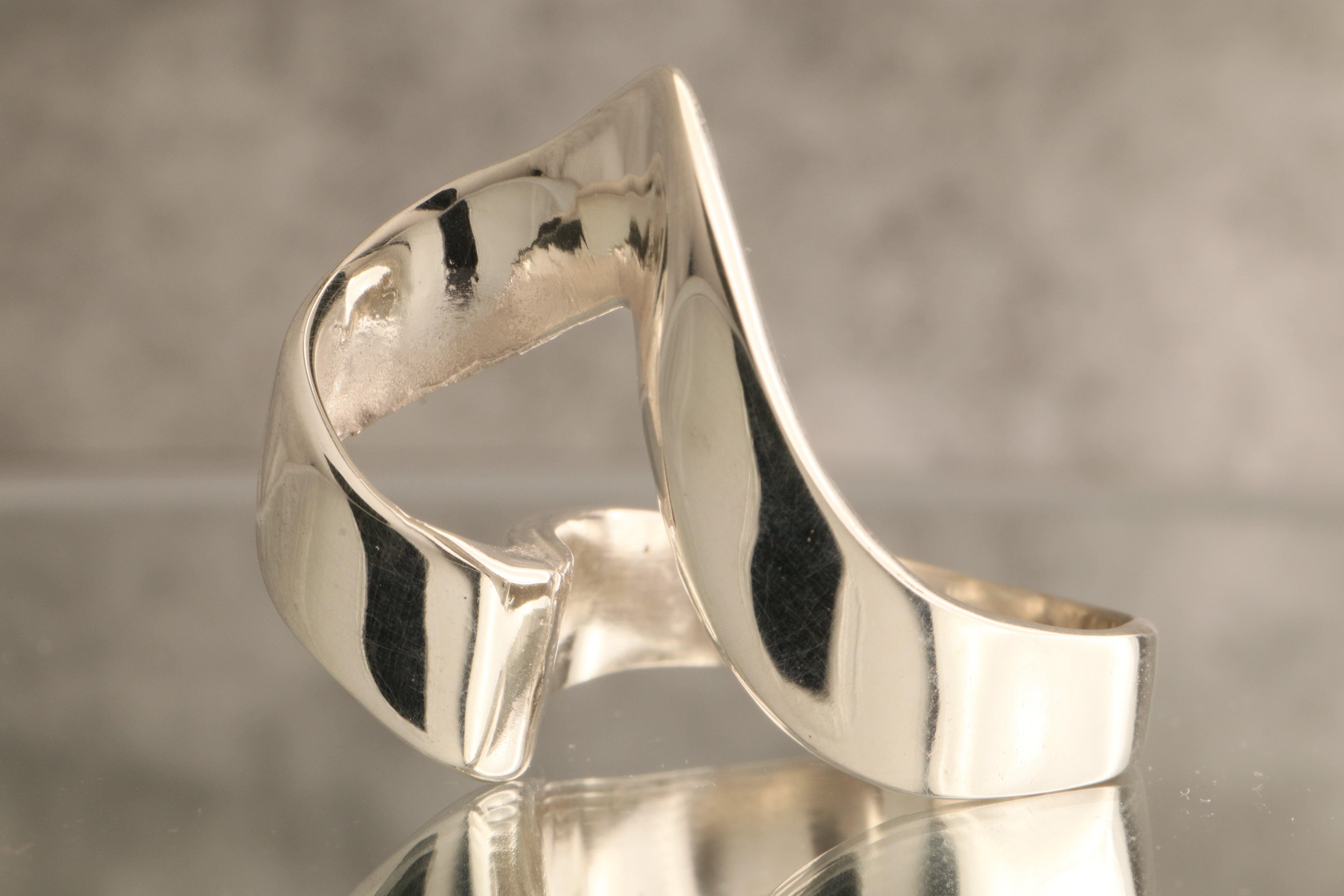 Lazo de Plata – 8 Grams Of 925 Sculpted Silver Statement Ring