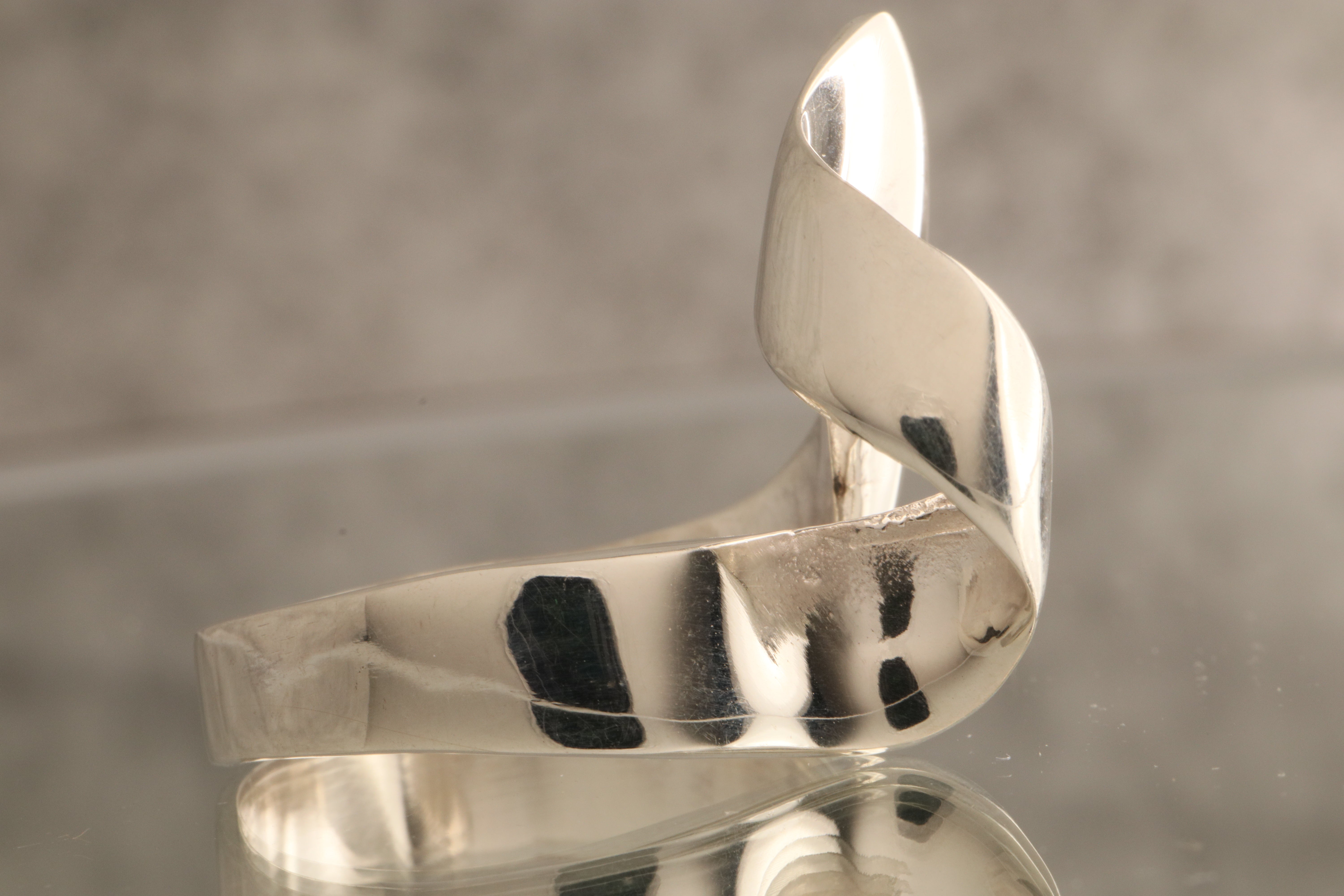 Lazo de Plata – 8 Grams Of 925 Sculpted Silver Statement Ring