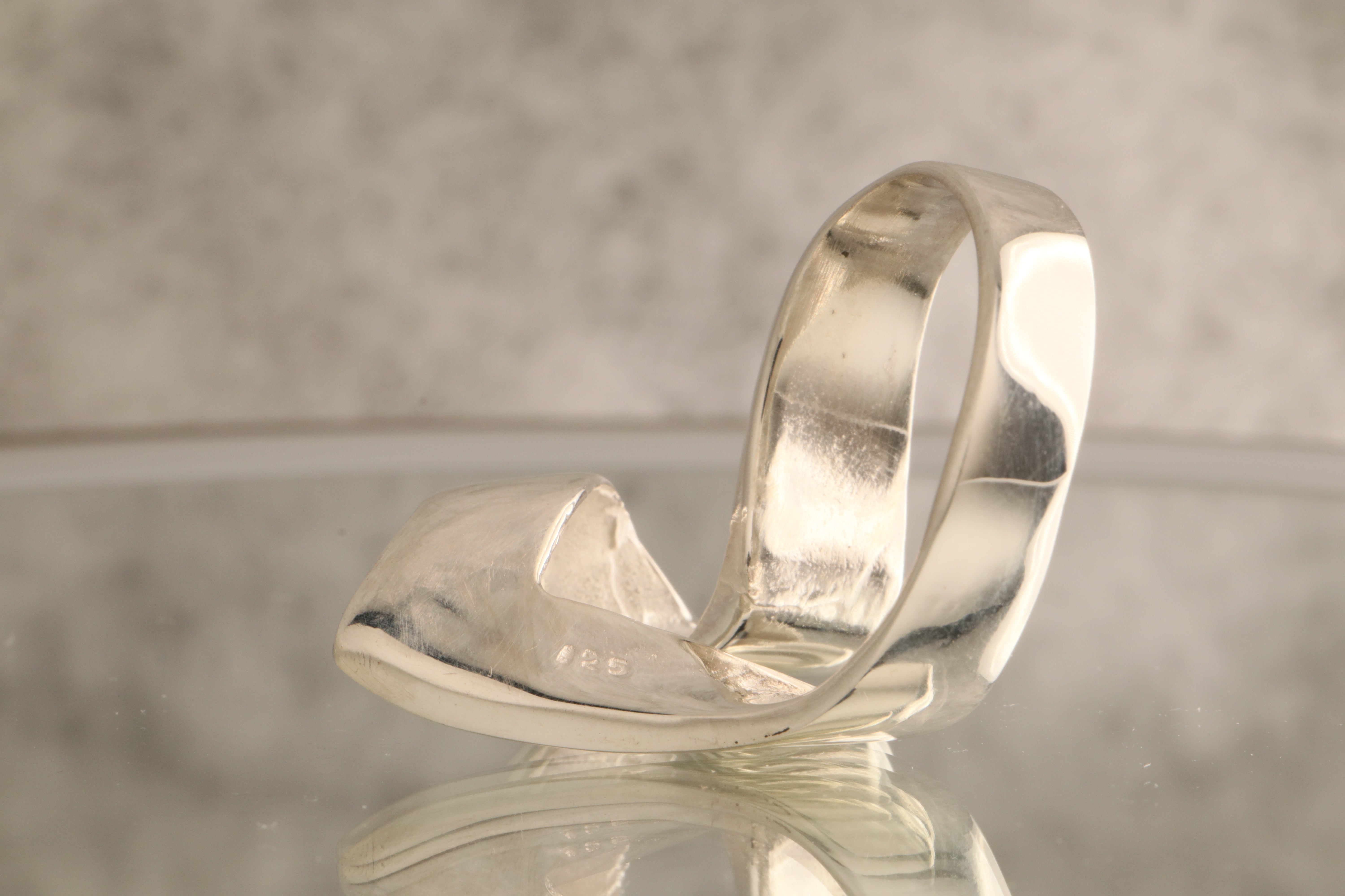Lazo de Plata – 8 Grams Of 925 Sculpted Silver Statement Ring