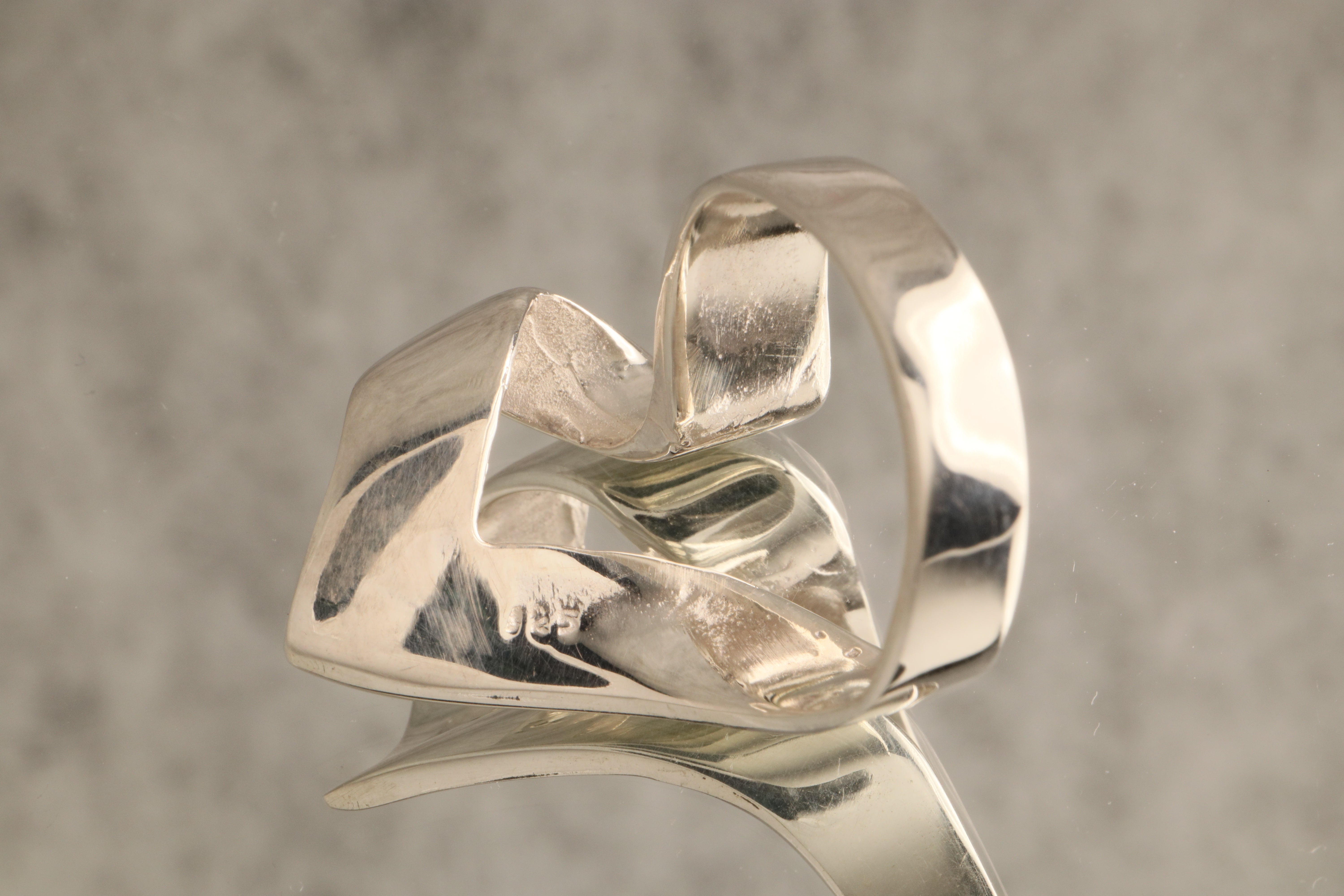 Lazo de Plata – 8 Grams Of 925 Sculpted Silver Statement Ring