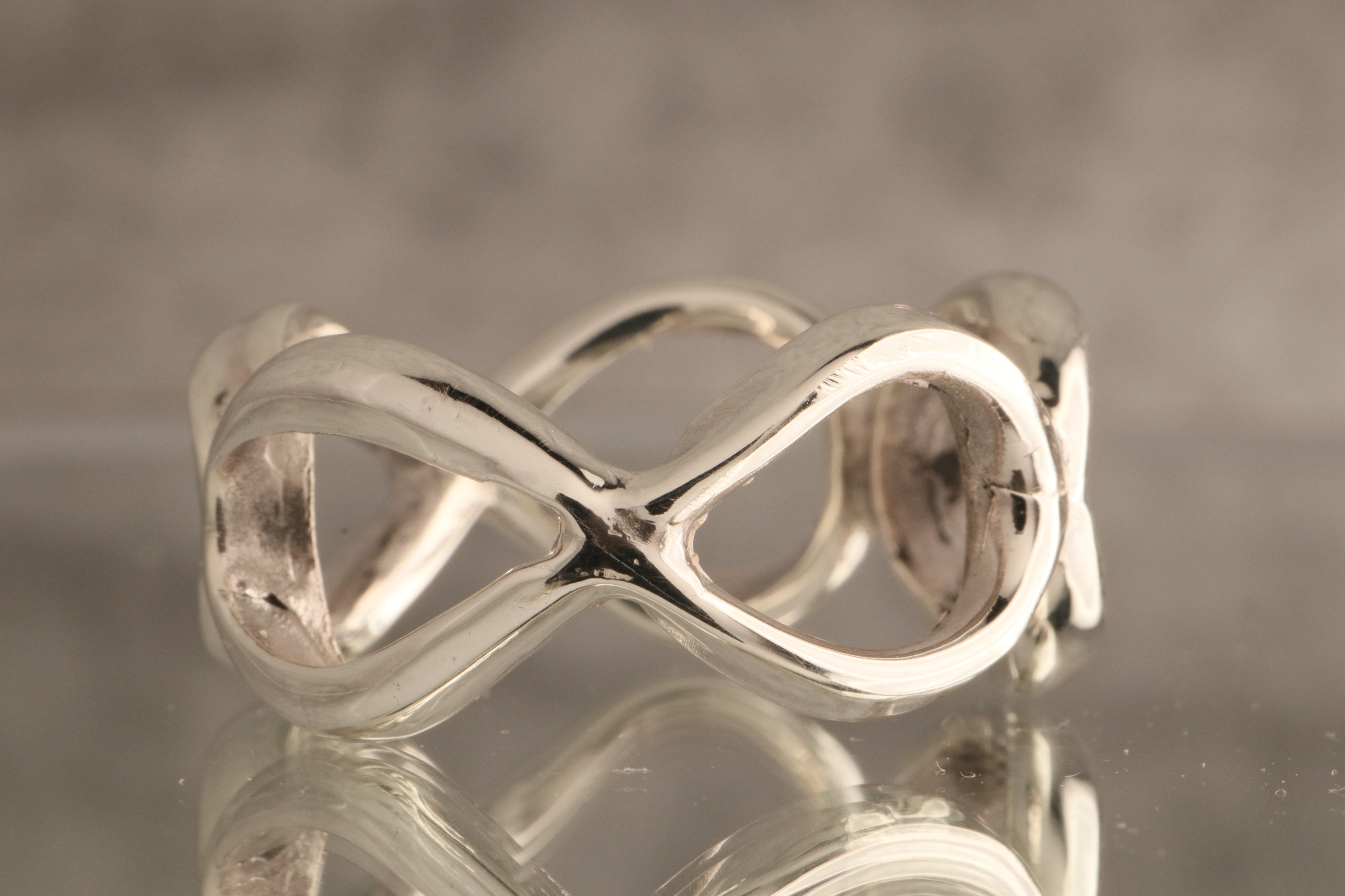Infinito Ligero – Over 6 Grams  Of 925 Sterling Silver Infinity Ring