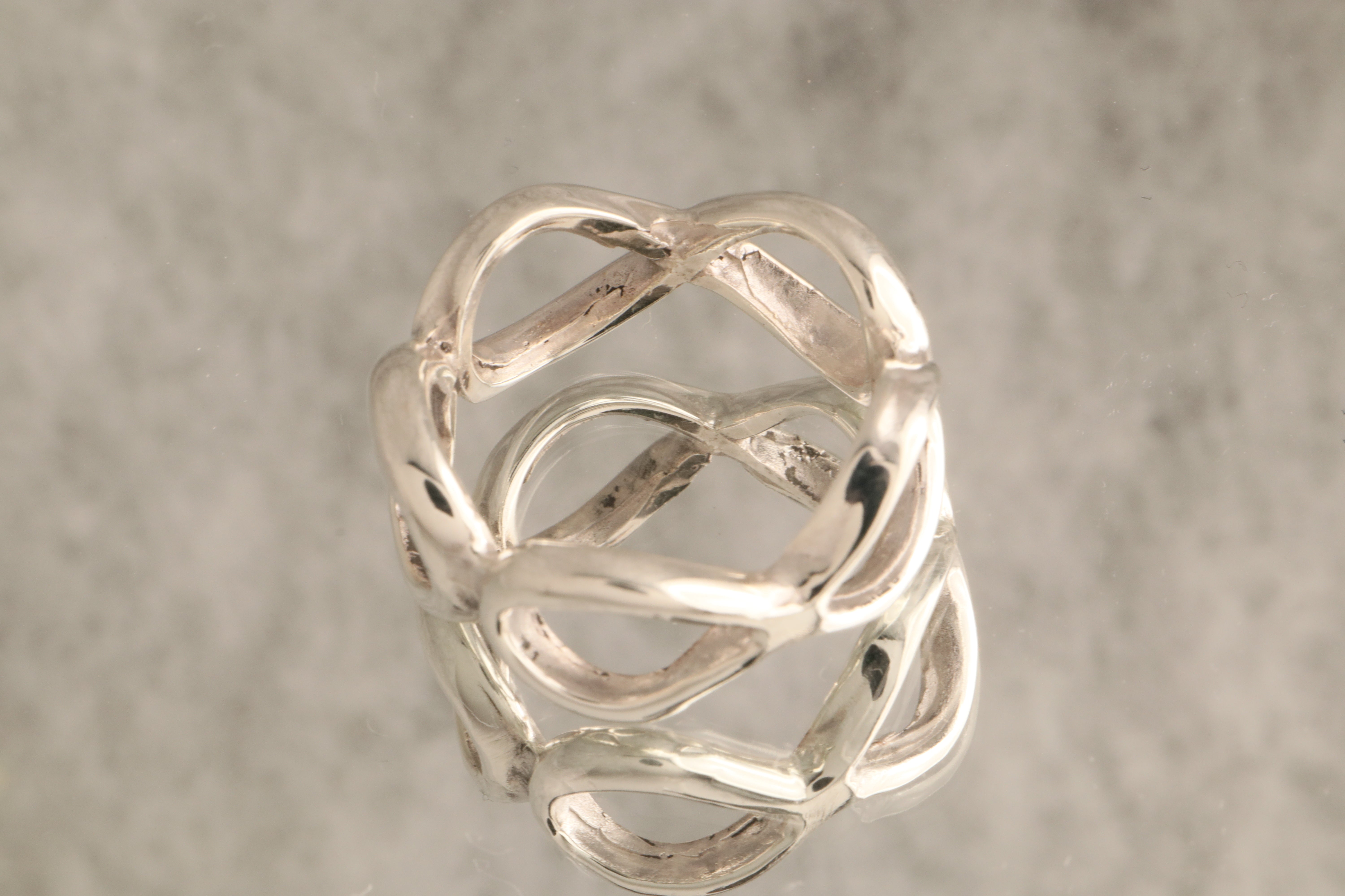 Infinito Ligero – Over 6 Grams  Of 925 Sterling Silver Infinity Ring