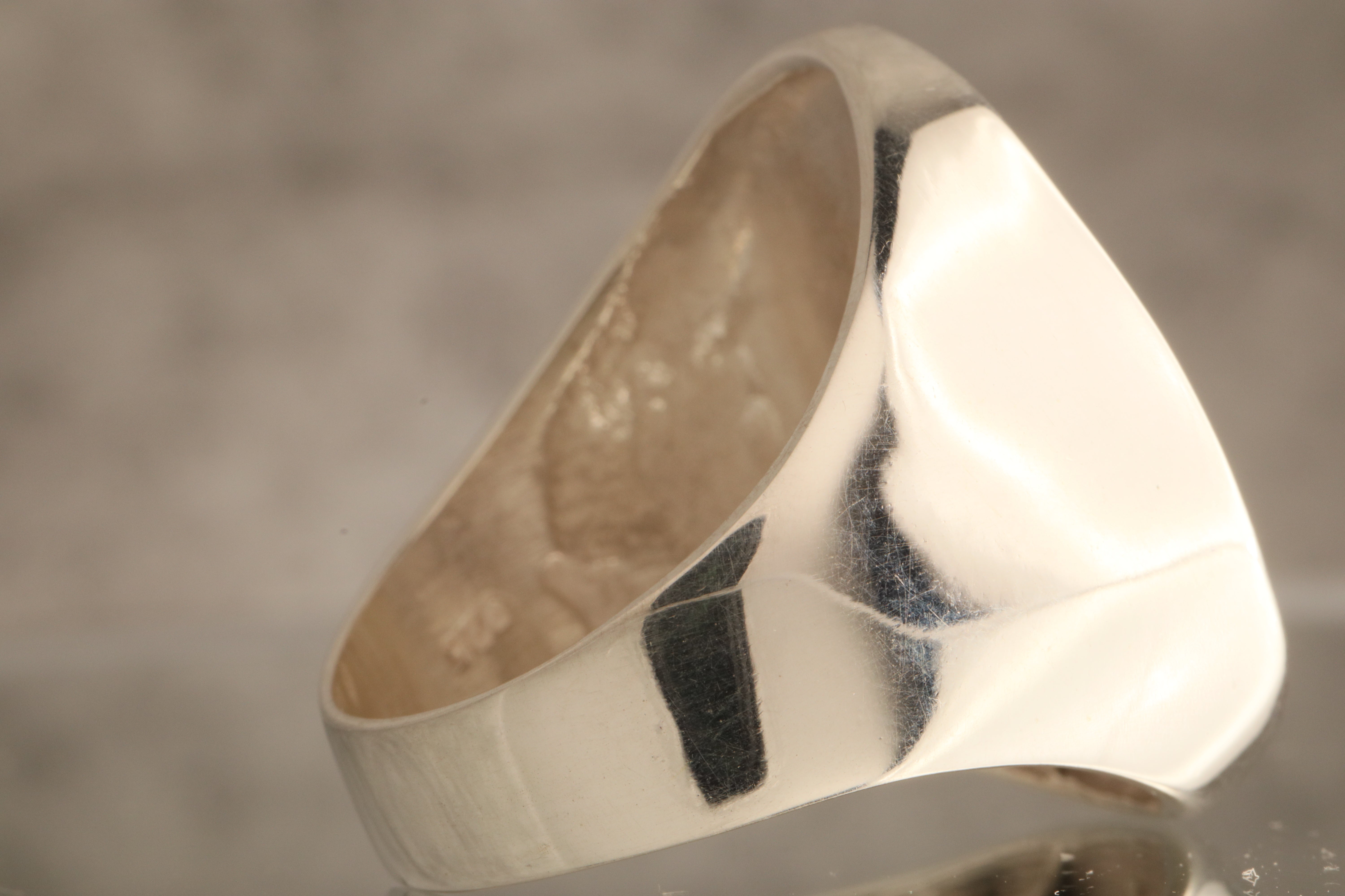 Espejo del Espíritu – Over 10g Of 925 Sterling Silver Bold Minimalist Ring