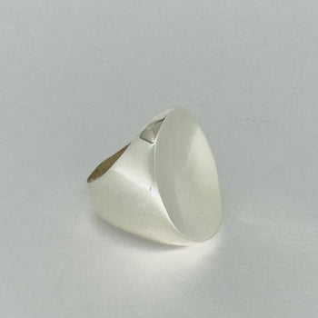 Espejo del Alma – Bold Minimalist Silver Ring