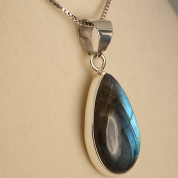 Aurora Boreal – Labradorite Pendant in 925 Sterling Silver